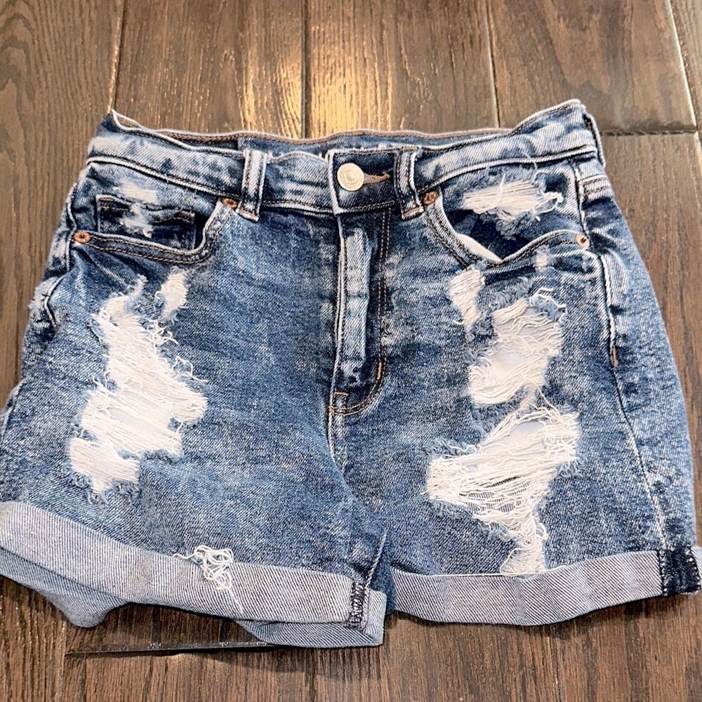 American Eagle Distressed Denim Women Shorts high rise Mom shorts size 0